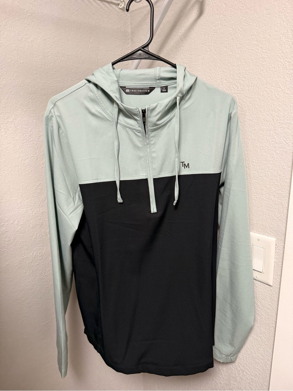 Travis Mathew Two-Tone Hooded Pullover - Small